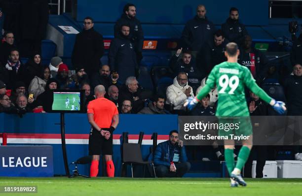 Referee Szymon Marciniak checks VAR screen during the UEFA Champions League match between Paris Saint-Germain and Newcastle United FC at Parc des...