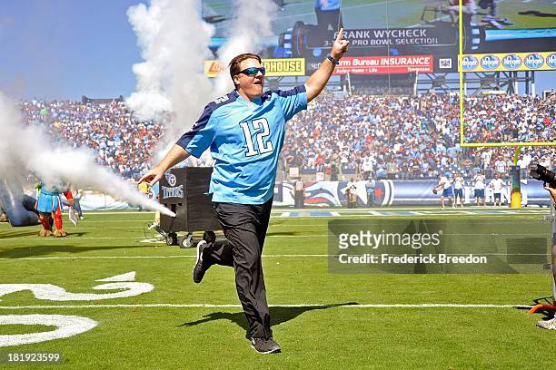 Former tight end Frank Wycheck of the Tennessee Titans runs onto the field prior to a game between the Tennessee Titans and the San Diego Chargers at...