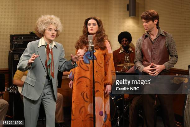 Emma Stone, Noah Kahan" Episode 1850 -- Pictured: Host Emma Stone as Mitch Lester, Chloe Troast as Mama Cass, and Mikey Day during the "Make Your Own...