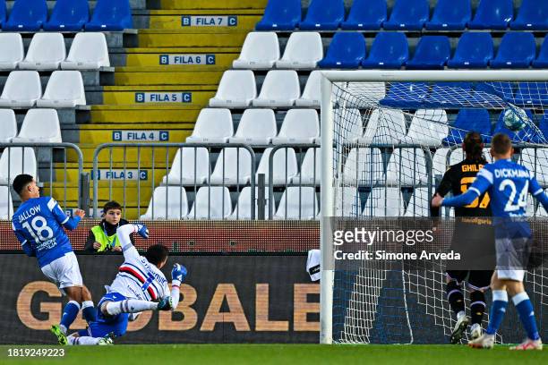 Alexander Jallow of Brescia scores a goal during the Serie B match between Brescia and UC Sampdoria at Stadio Mario Rigamonti on December 3, 2023 in...