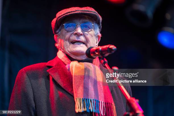 December 2023, North Rhine-Westphalia, Cologne: Gerhart Baum , former Federal Minister of the Interior, speaks during the "Give Peace a Chance!"...