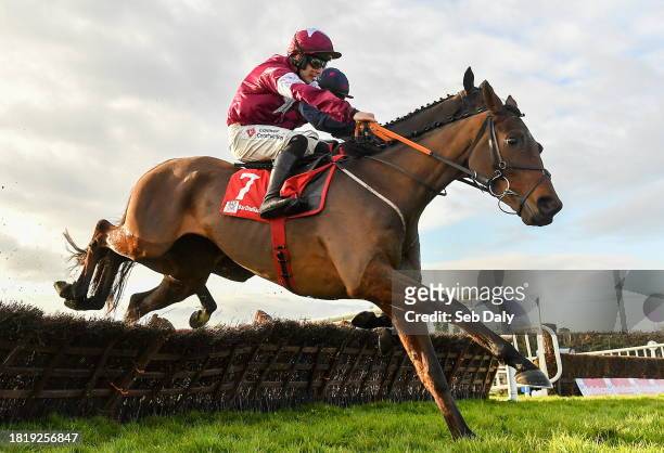 Meath , Ireland - 3 December 2023; Horantzau D'airy, with Jordan Gainford up, during the Bar One Racing Royal Bond Novice Hurdle on day two of the...