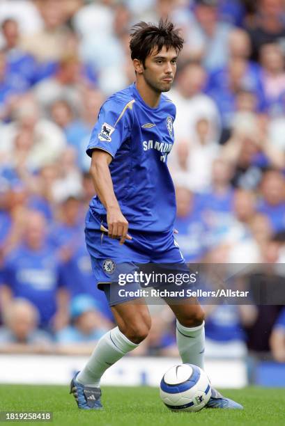 August 21: Paulo Ferreira of Chelsea FC on the ball during the Premier League match between Chelsea and Arsenal at the Stamford Bridge on August 21,...