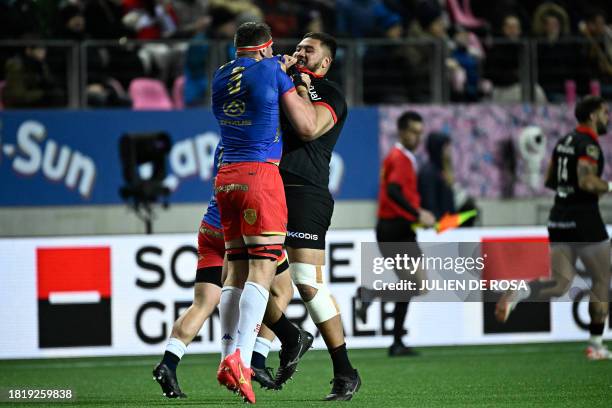 Stade Francais' French lock Baptiste Pesenti fights with Toulouse's Australian lock Emmanuel Meafou during the French Top14 rugby union match between...