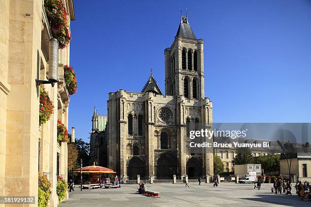 cathedral basilica of saint denis - saint denis paris fotografías e imágenes de stock