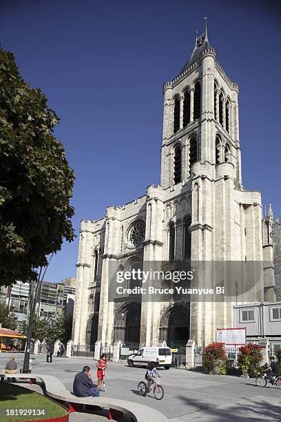 cathedral basilica of saint denis - saint denis paris foto e immagini stock