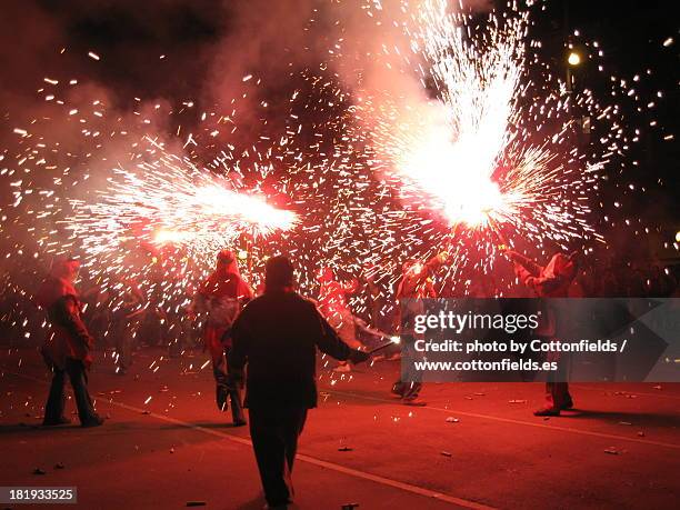 correfoc. catalonia, spain. - correfoc stockfoto's en -beelden