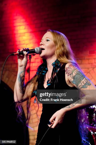 Layla Singer 74 Layla Zoe Photos & High Res Pictures - Getty Images