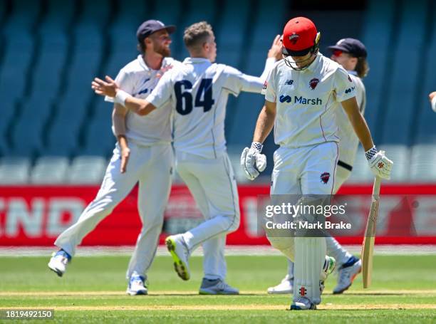 Peter Siddle of the Bushrangers celebrates the wicket of Henry Hunt of the Redbacks with Fergus O'Neill of the Bushrangers during the Sheffield...
