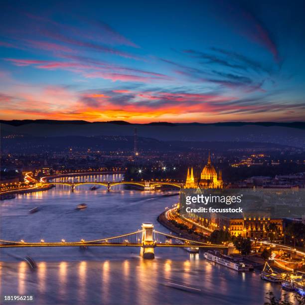 danube river in budapest at night - budapest bridge stock pictures, royalty-free photos & images