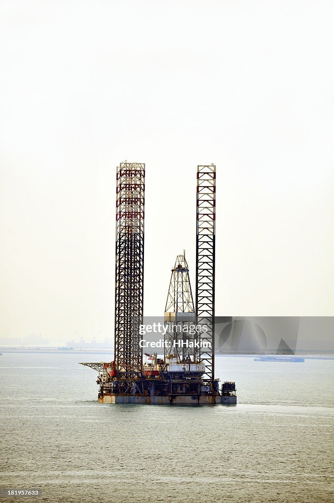 Jackup Offshore Drilling Rig High-Res Stock Photo - Getty Images