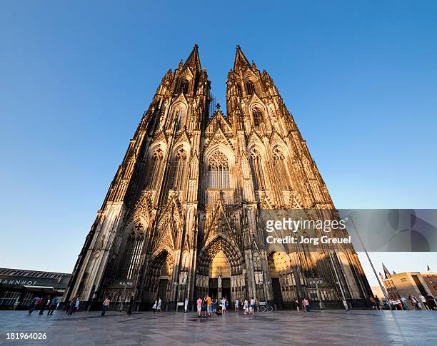 cologne cathedral at sunset - cologne 個照片及圖片檔