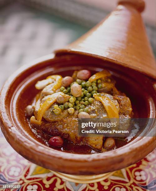 moroccan tagine - marocchino foto e immagini stock