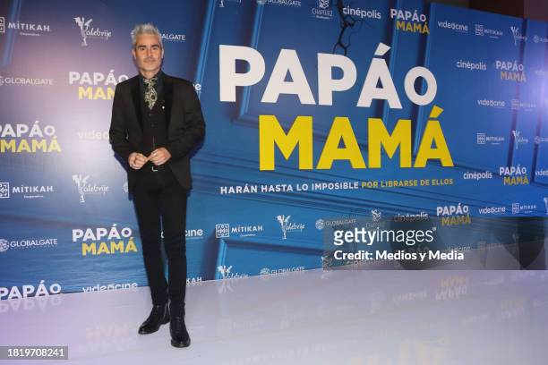 Daniel Gutiérrez poses for photos during 'Papá o Mamá' Film Red Carpet at Cinepolis Plaza Carso on November 28, 2023 in Mexico City, Mexico.