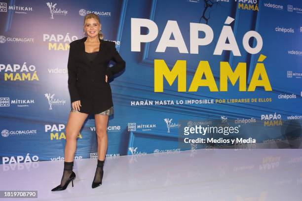 Julieth Herrera poses for photos during 'Papá o Mamá' Film Red Carpet at Cinepolis Plaza Carso on November 28, 2023 in Mexico City, Mexico.