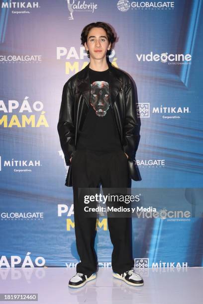 Axel Madrazo poses for photos during 'Papá o Mamá' Film Red Carpet at Cinepolis Plaza Carso on November 28, 2023 in Mexico City, Mexico.