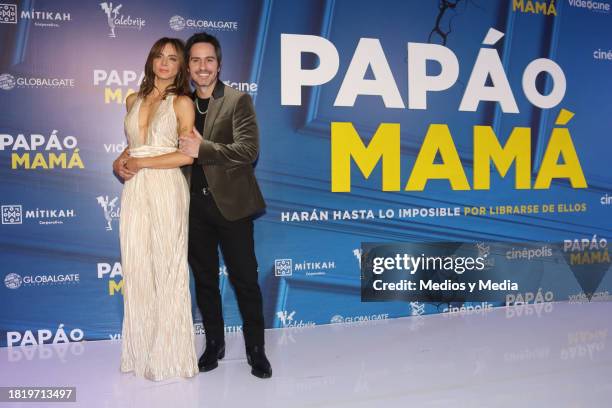 Silvia Navarro and Mauricio Ochmann pose for photos during 'Papá o Mamá' Film Red Carpet at Cinepolis Plaza Carso on November 28, 2023 in Mexico...