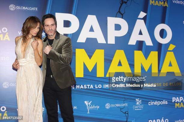 Silvia Navarro and Mauricio Ochmann pose for photos during 'Papá o Mamá' Film Red Carpet at Cinepolis Plaza Carso on November 28, 2023 in Mexico...