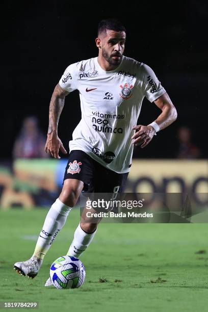 Renato Augusto of Corinthians controls the ball during the match between Vasco Da Gama and Corinthians as part of Brasileirao 2023 at Sao Januario...