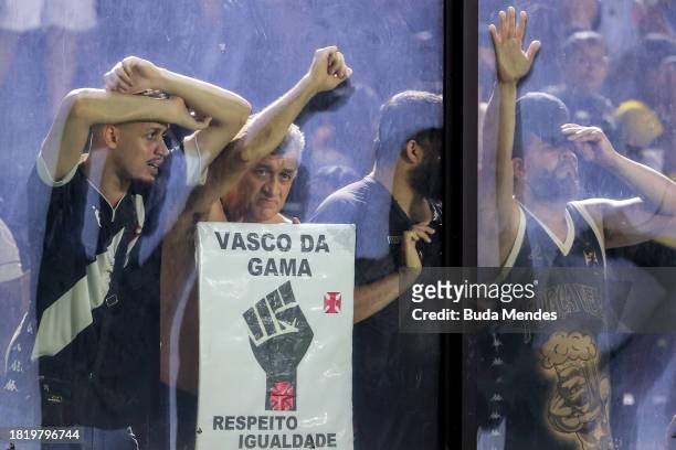 Fans of Vasco mourn the defeat after the match between Vasco Da Gama and Corinthians as part of Brasileirao 2023 at Sao Januario Stadium on November...