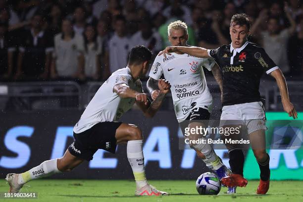 Lucas Piton of Vasco fights for the ball with Fagner of Corinthians during the match between Vasco Da Gama and Corinthians as part of Brasileirao...