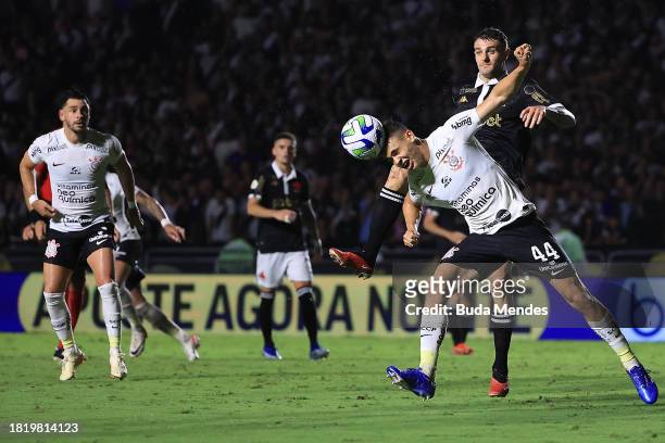 Vegetti of Vasco fights for the ball with Gabriel Moscardo of Corinthians during the match between Vasco Da Gama and Corinthians as part of...