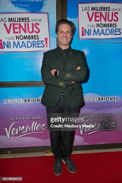 Mark Tacher poses for a photo on the red carpet for the play "Las Mujeres son de Venus" at Nuevo Teatro Versalles on November 28, 2023 in Mexico...