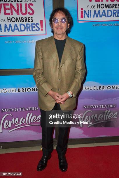Guillermo del Bosque poses for a photo on the red carpet for the play "Las Mujeres son de Venus" at Nuevo Teatro Versalles on November 28, 2023 in...