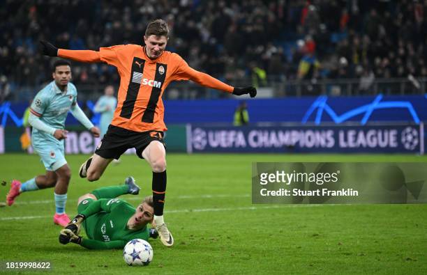 Artem Bondarenko of Shakhtar skips past a challenge by Jean Butez of Antwerp during the UEFA Champions League match between Shakhtar Donetsk and...