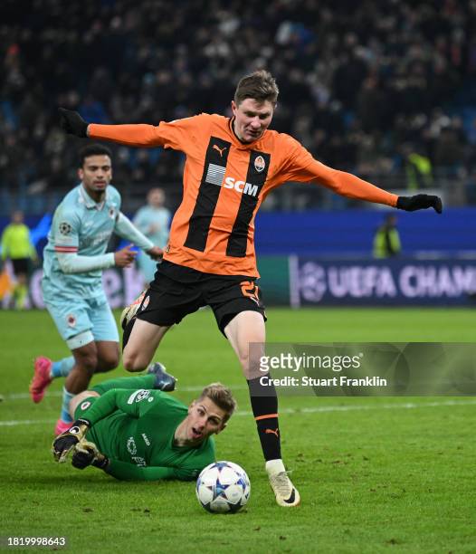 Artem Bondarenko of Shakhtar skips past a challenge by Jean Butez of Antwerp during the UEFA Champions League match between Shakhtar Donetsk and...