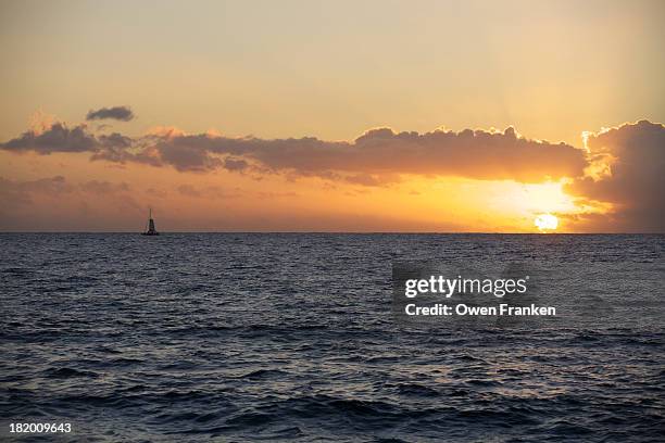 indian ocean sunset from ile de la reunion - ile de la réunion bildbanksfoton och bilder