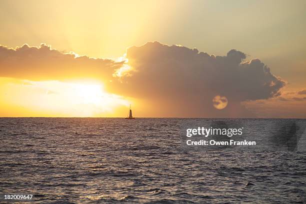 indian ocean sunset from ile de la reunion - ile de la réunion bildbanksfoton och bilder