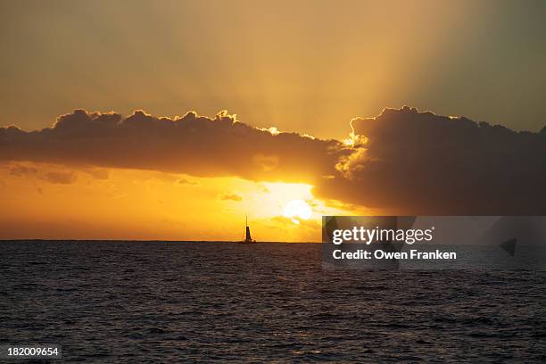 indian ocean sunset from ile de la reunion - ile de la réunion bildbanksfoton och bilder