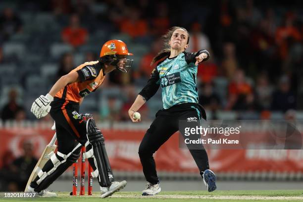 Amelia Kerr of the Heat bowls during The Challenger WBBL finals match between Perth Scorchers and Brisbane Heat at the WACA, on November 29 in Perth,...