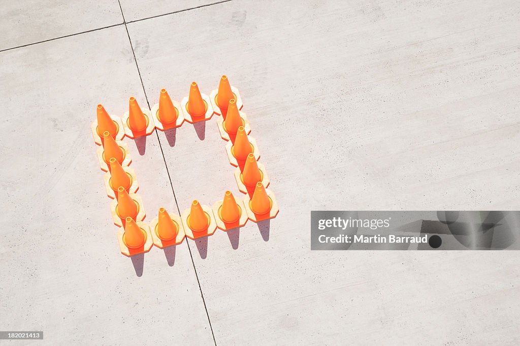 Cones de trânsito na Praça de formação