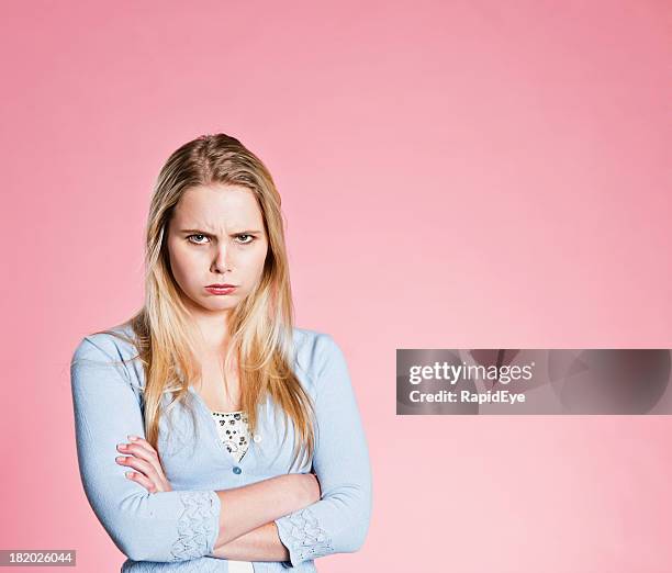 enfurruñado moody mujer rubia pouts defiantly - pouting fotografías e imágenes de stock
