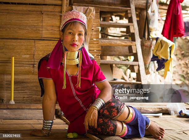 long neck tribe - padaung stockfoto's en -beelden
