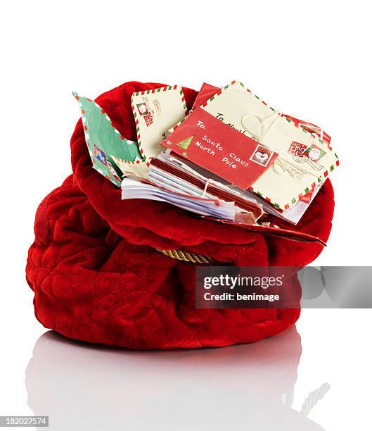 red santa claus mailbag stuffed with letters - red card stockfoto's en -beelden