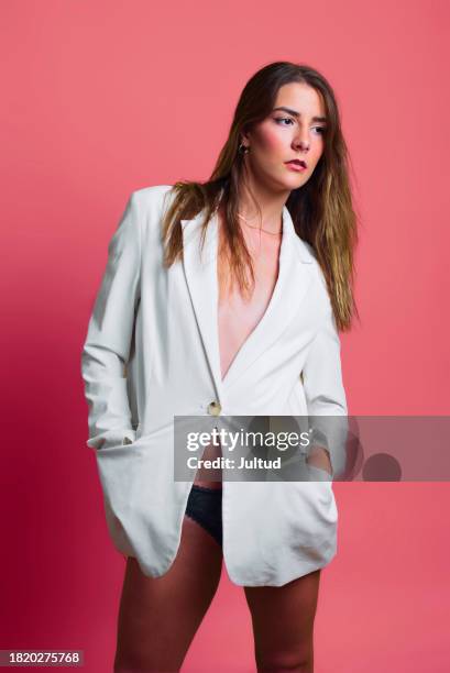 beautiful sensual young woman in white blazer on colored background, in the studio - no pants day photos et images de collection