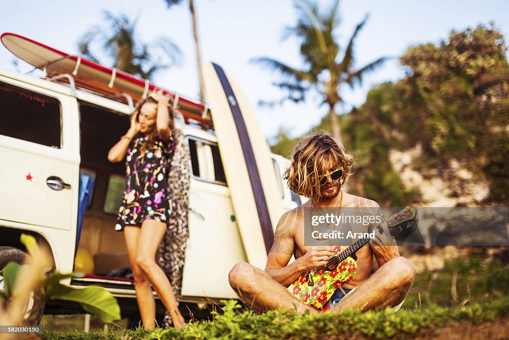 Casal Jovem em uma Praia