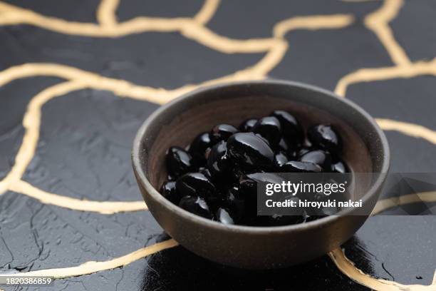 simmered black bean - haba de soja negra fotografías e imágenes de stock