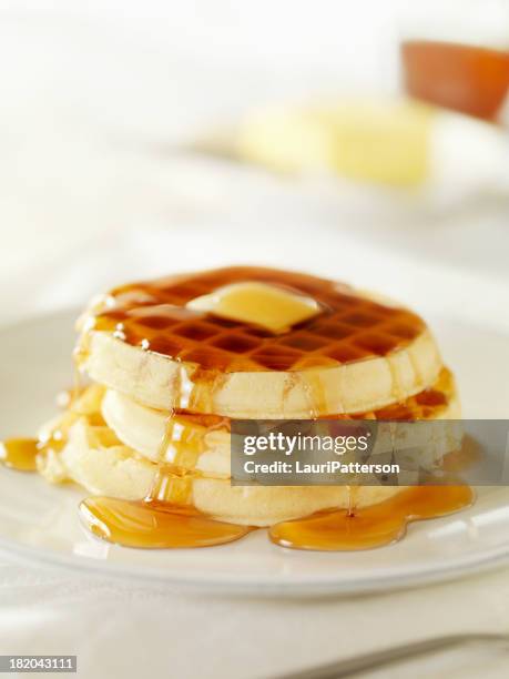 waffles with maple syrup - stroopwafel stockfoto's en -beelden