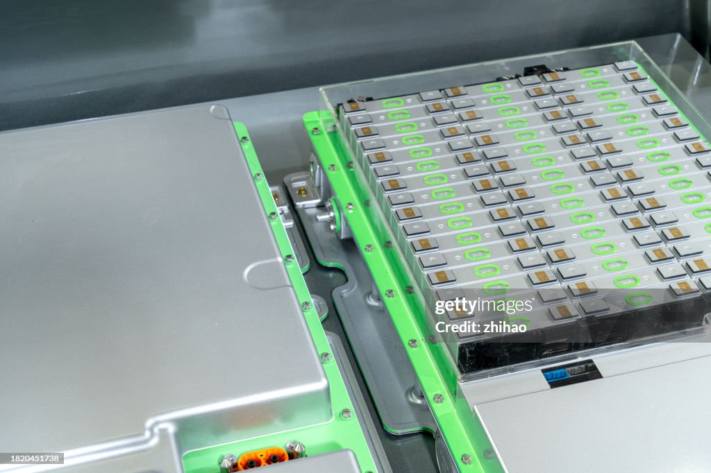 Lithium-ion battery pack structure for electric vehicles