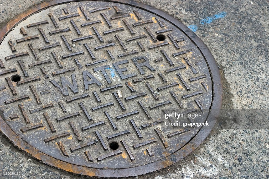 水のマンホール