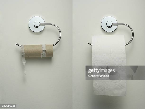 nuovo rotolo vuoto e bagno - carta igienica foto e immagini stock