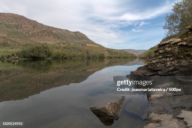 scenic view of lake and mountains against sky,spain - reflexo stockfoto's en -beelden