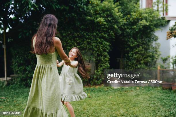 mother and daughter playing in the park - peel park stock pictures, royalty-free photos & images