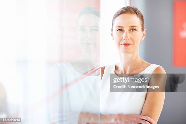 confident female corporate worker - female ceo stock pictures, royalty-free photos & images