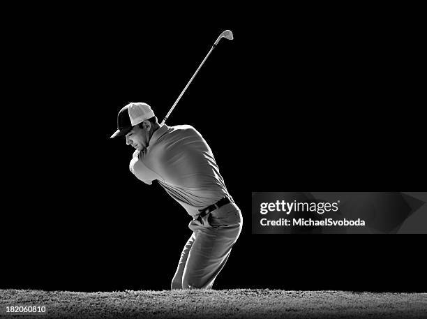 b & w sand bunker-schläge - golf swing stock-fotos und bilder