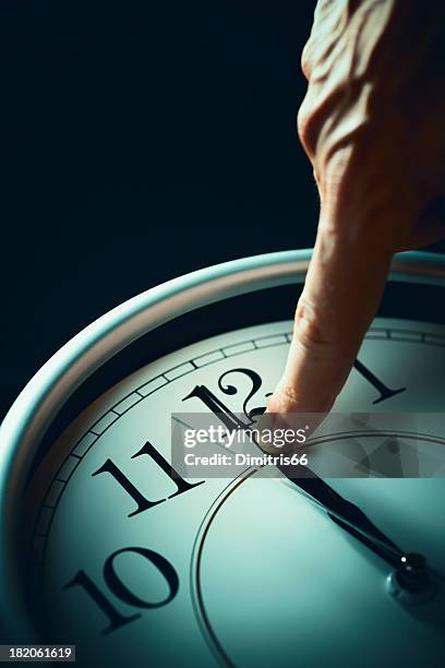 stopping time - apocalyps stockfoto's en -beelden